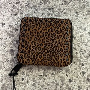 JET SQUARE ZIP WALLET